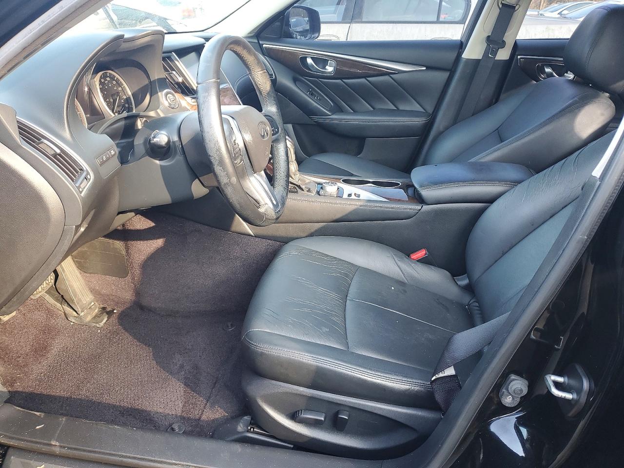 INFINITI Q50 Luxe