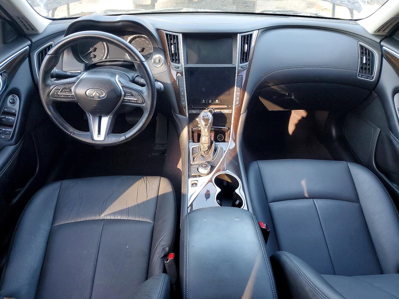 INFINITI Q50 Luxe