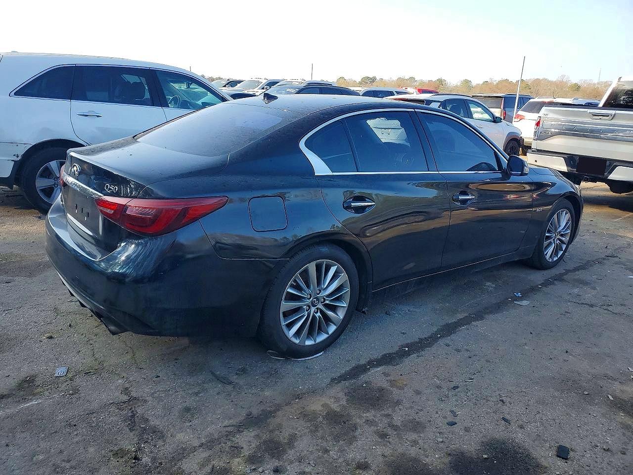 INFINITI Q50 Luxe