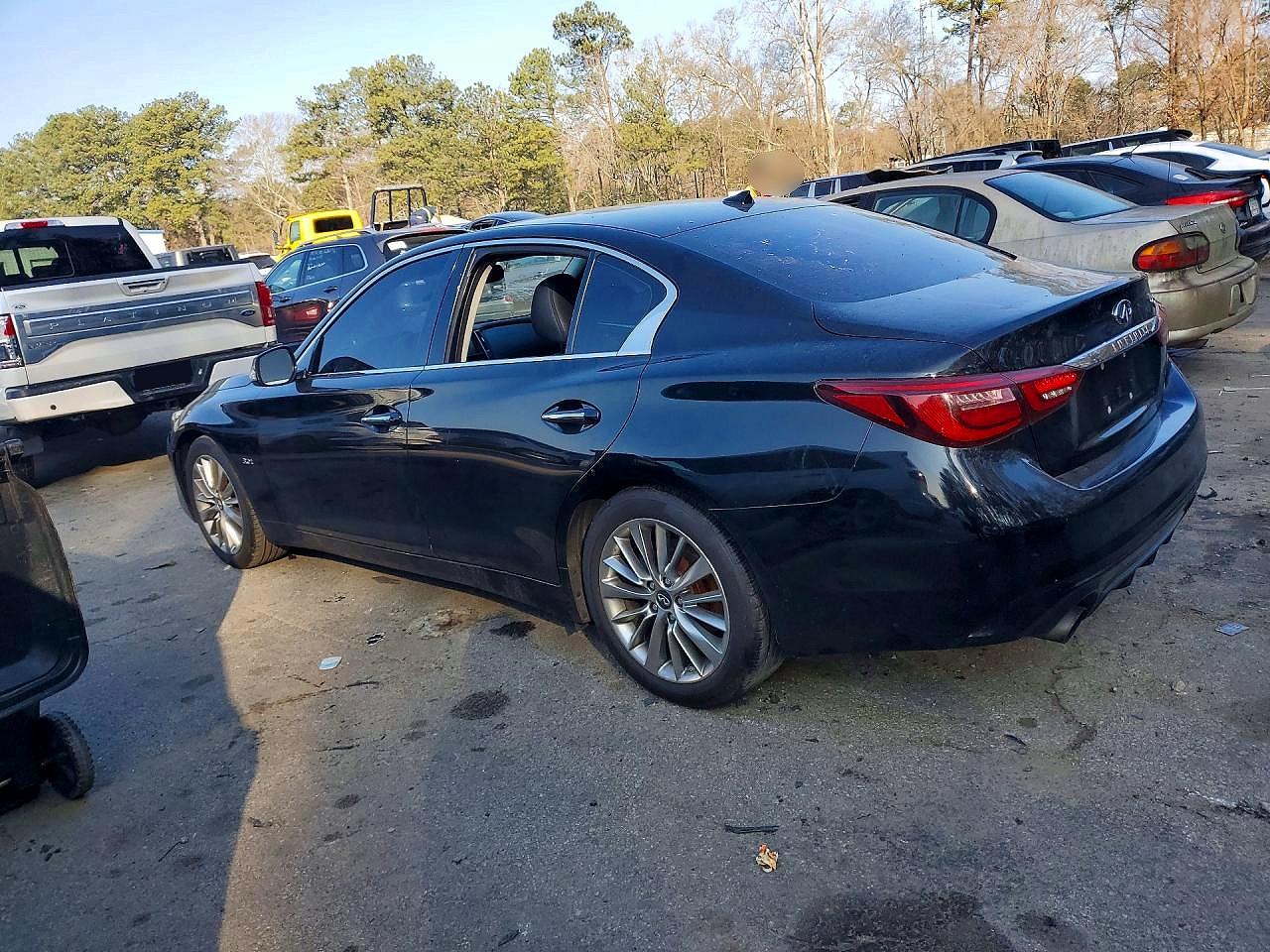 INFINITI Q50 Luxe