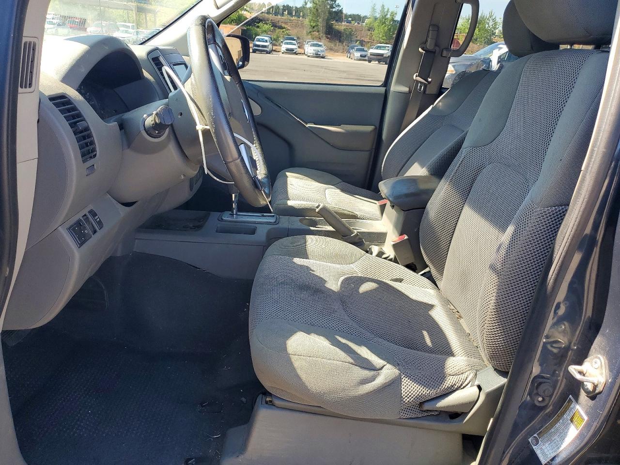 Nissan Frontier S