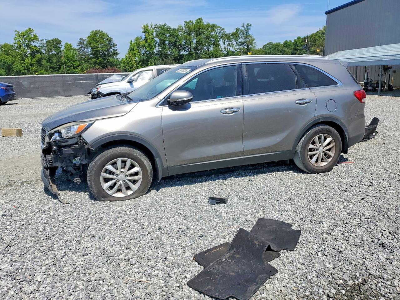 Salvage Kia Sorento Image
