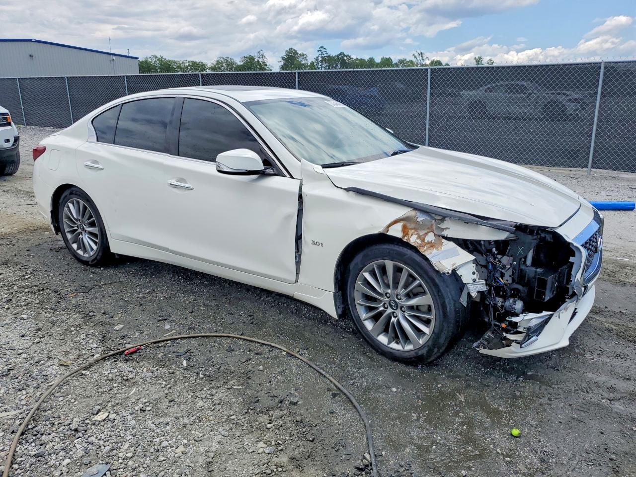 INFINITI Q50 3.0t Luxe