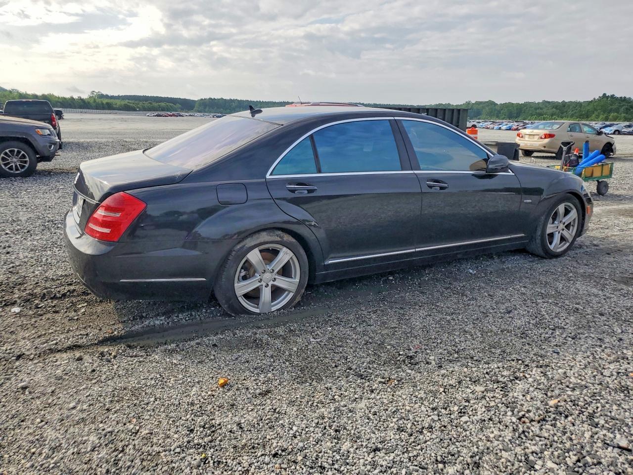 Mercedes-Benz S-Class 550
