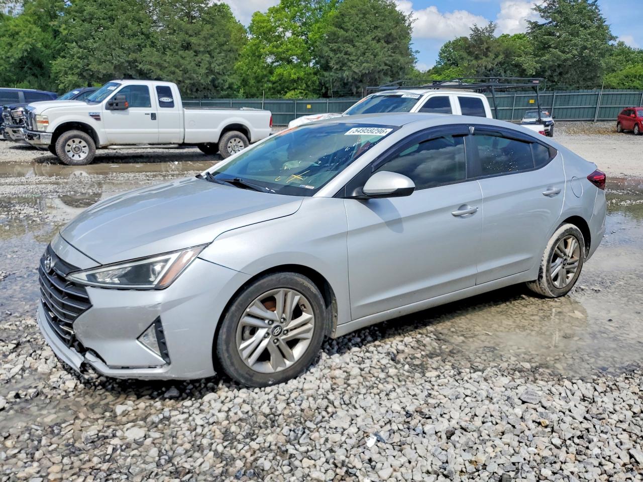 Salvage Hyundai ELANTRA Image