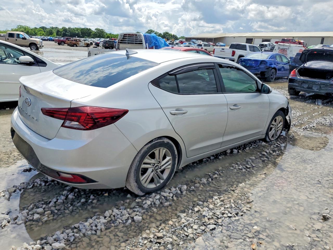 Hyundai ELANTRA Sel