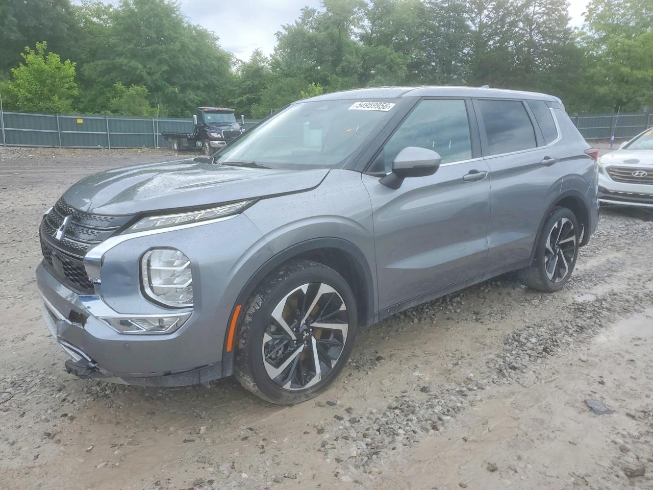 Salvage Mitsubishi Outlander Image