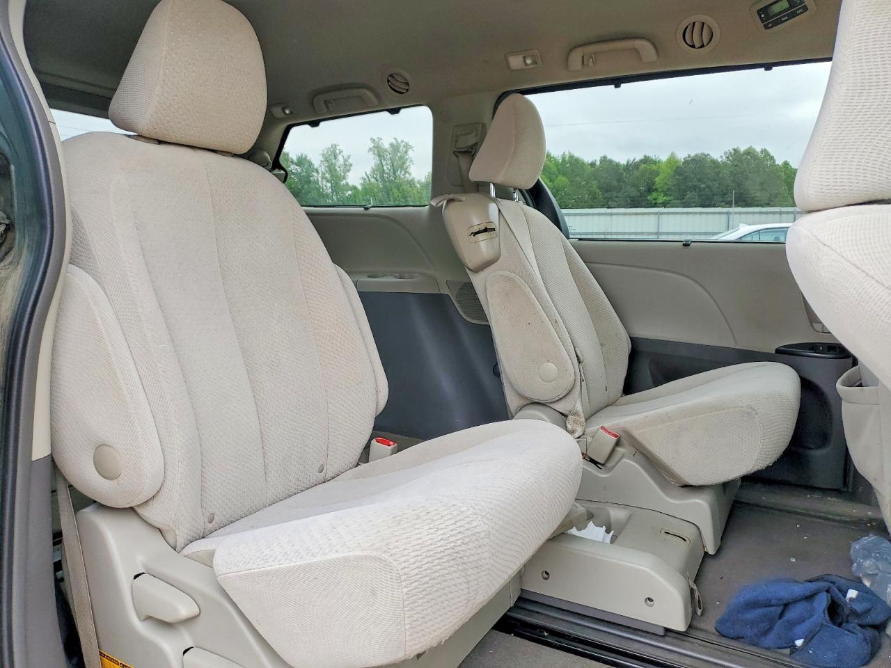 Toyota Sienna Le