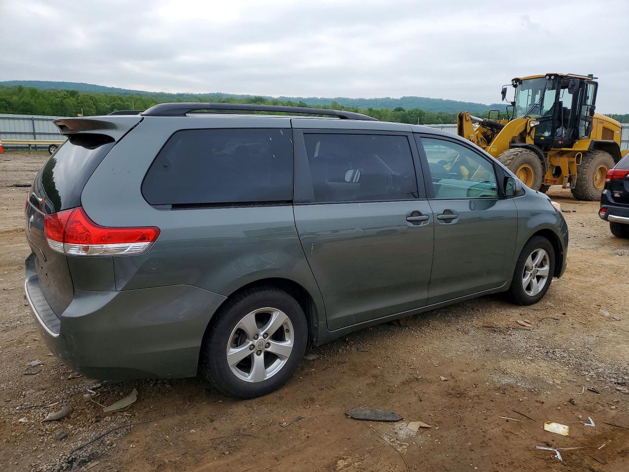 Toyota Sienna Le