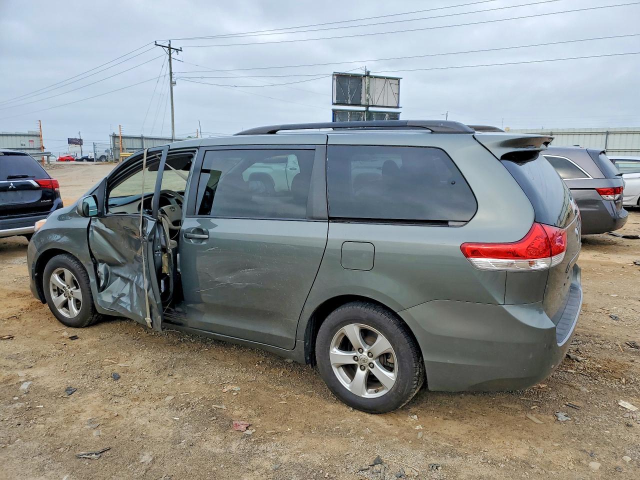 Toyota Sienna Le