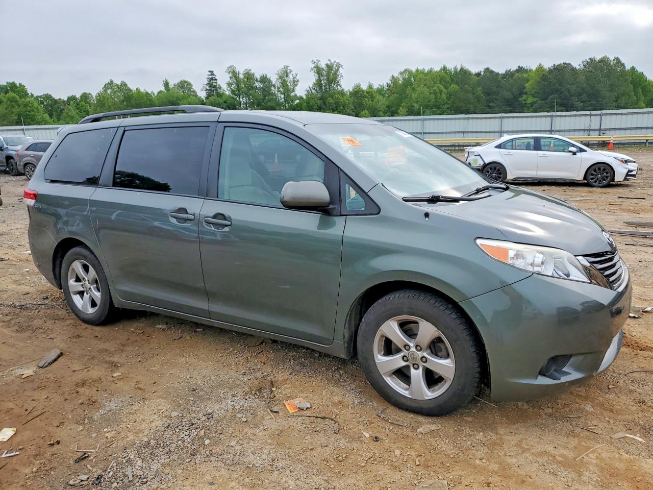 Toyota Sienna Le