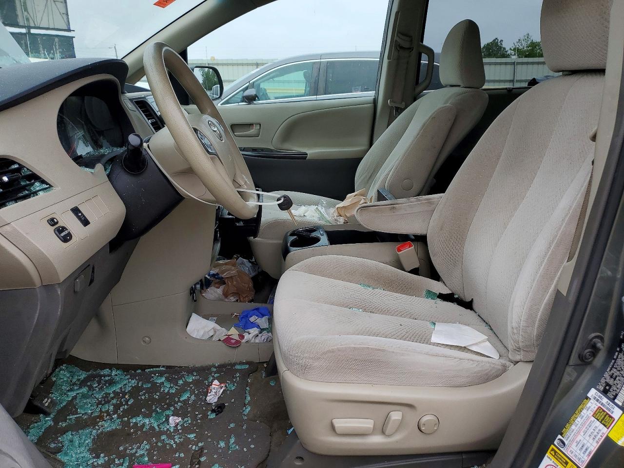 Toyota Sienna Le