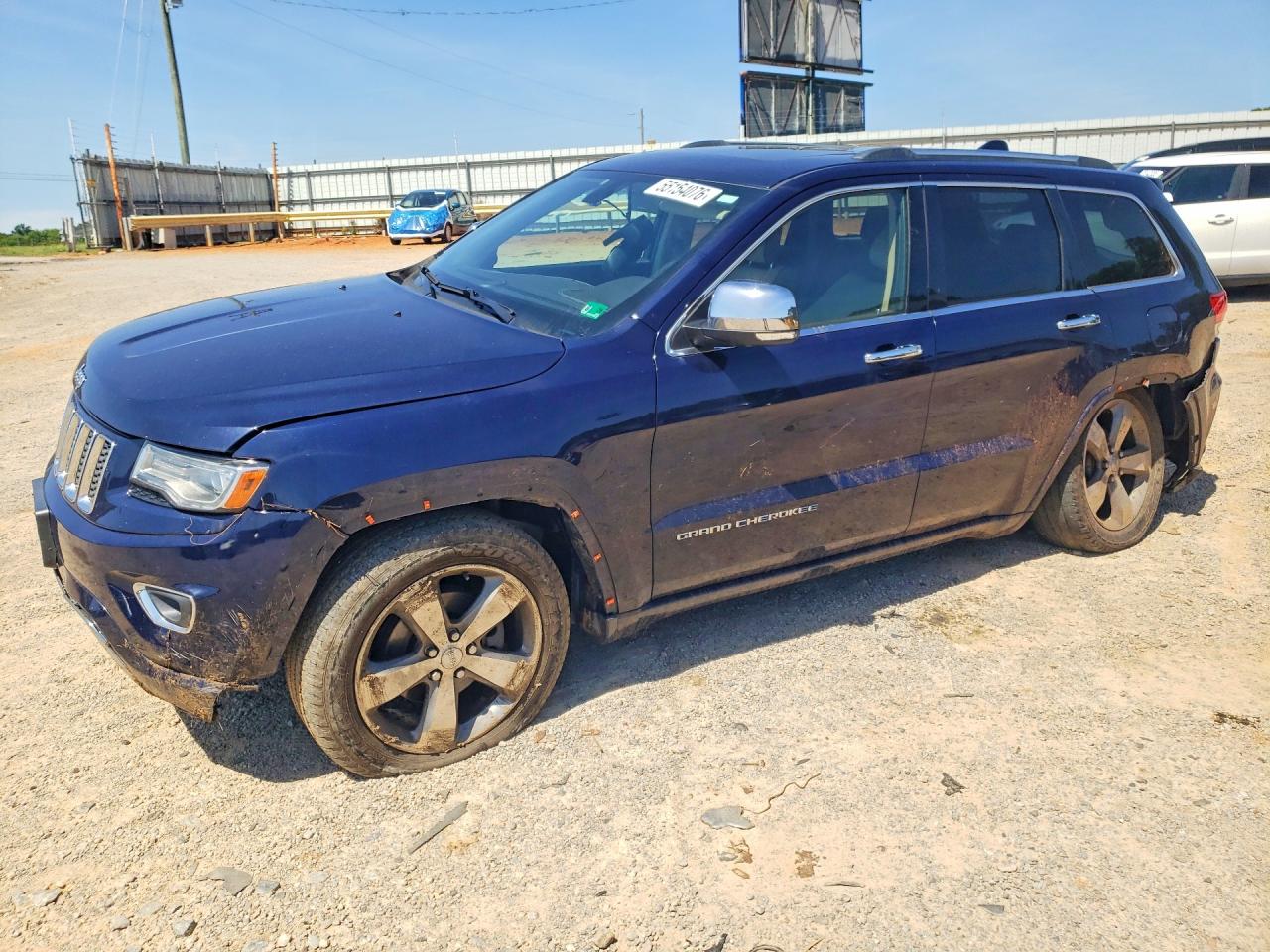 Salvage Jeep Cherokee Image