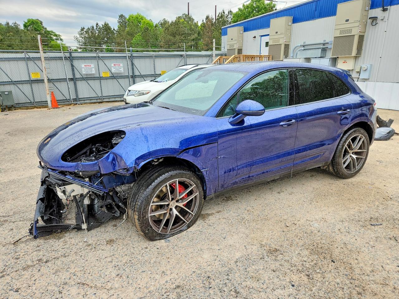 Salvage Porsche Macan Image
