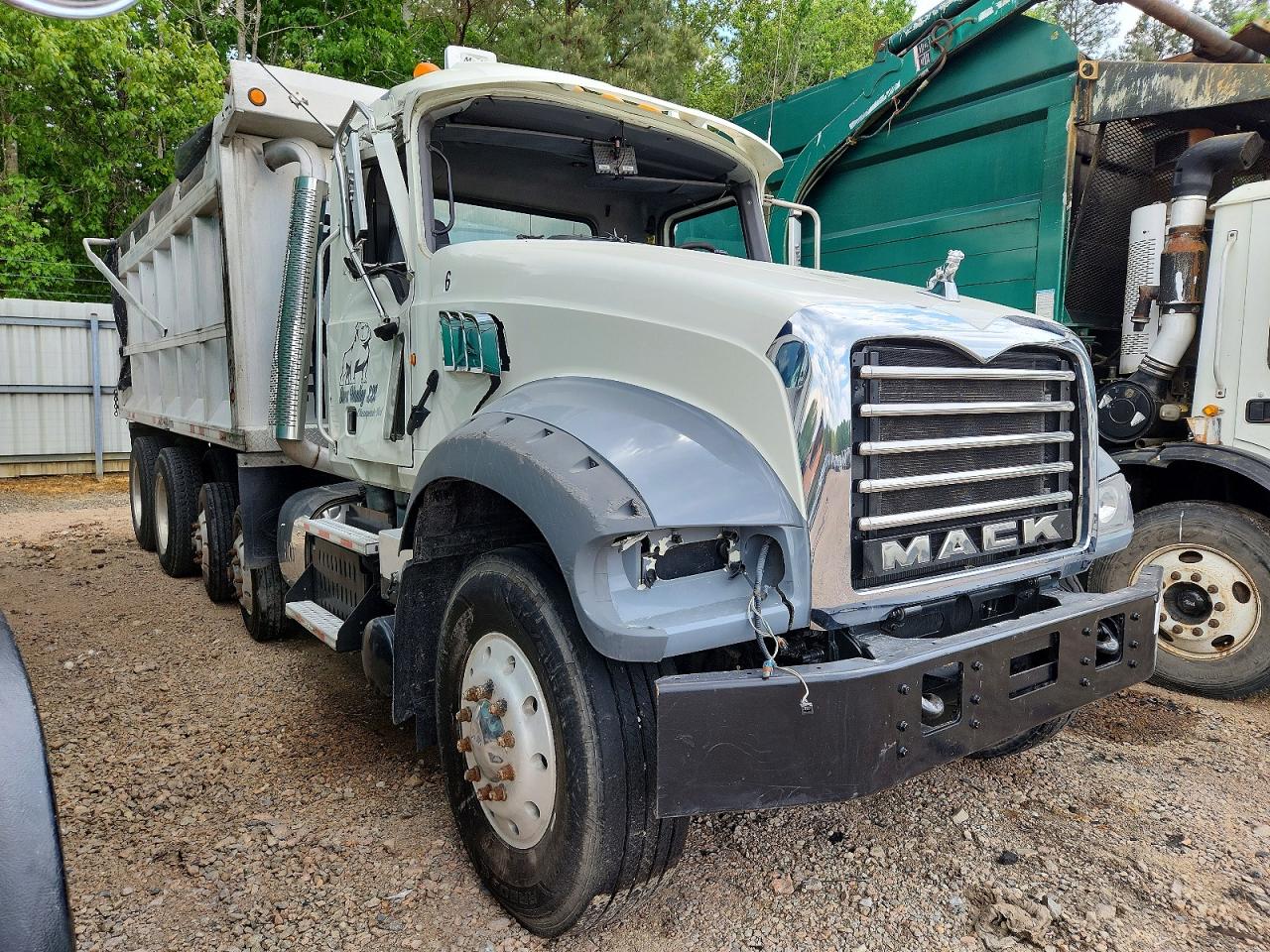 Salvage Mack 700 Image