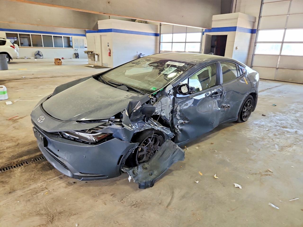 Salvage Toyota Prius Image