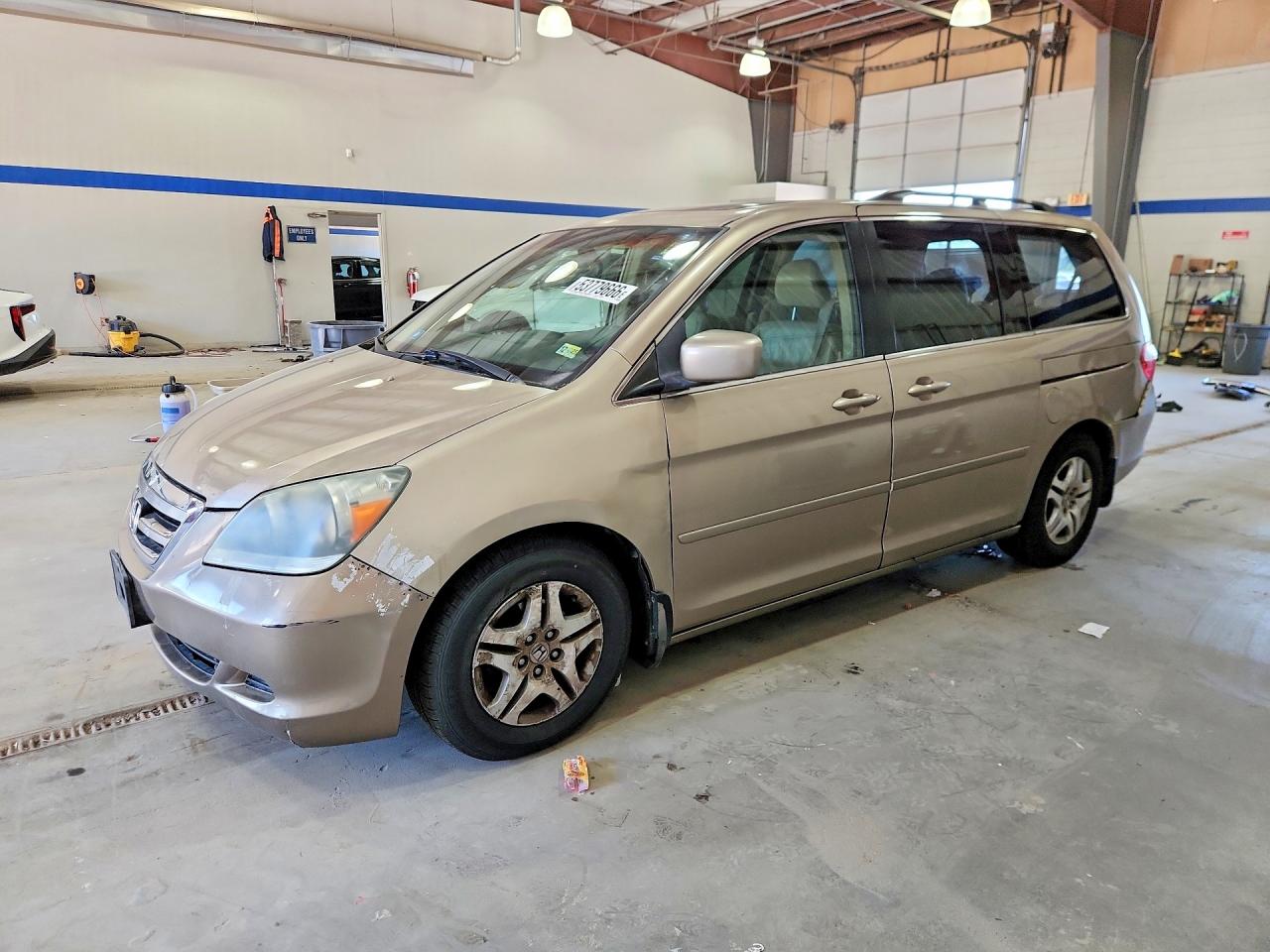Salvage Honda Odyssey Image