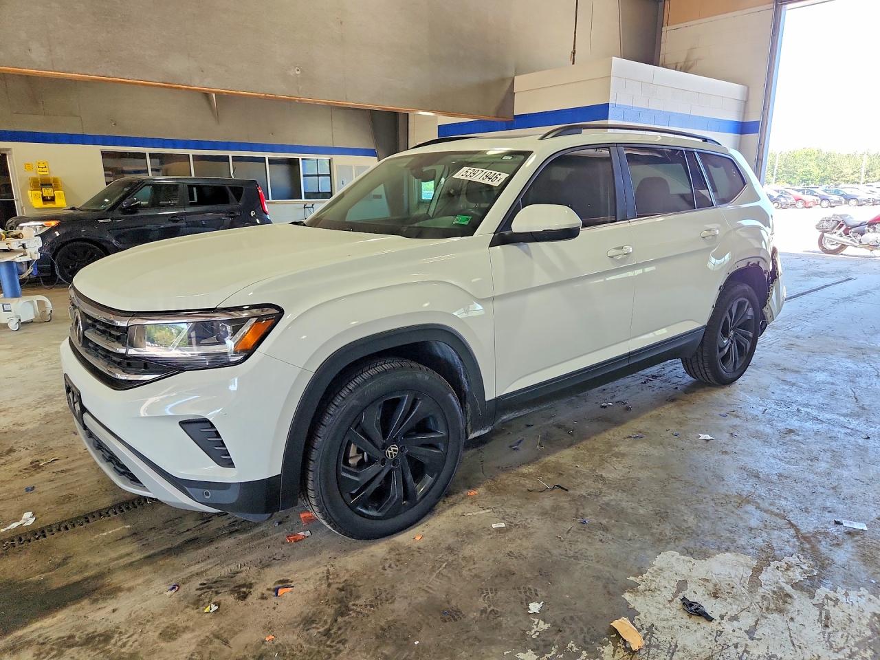 Salvage Volkswagen Atlas Image