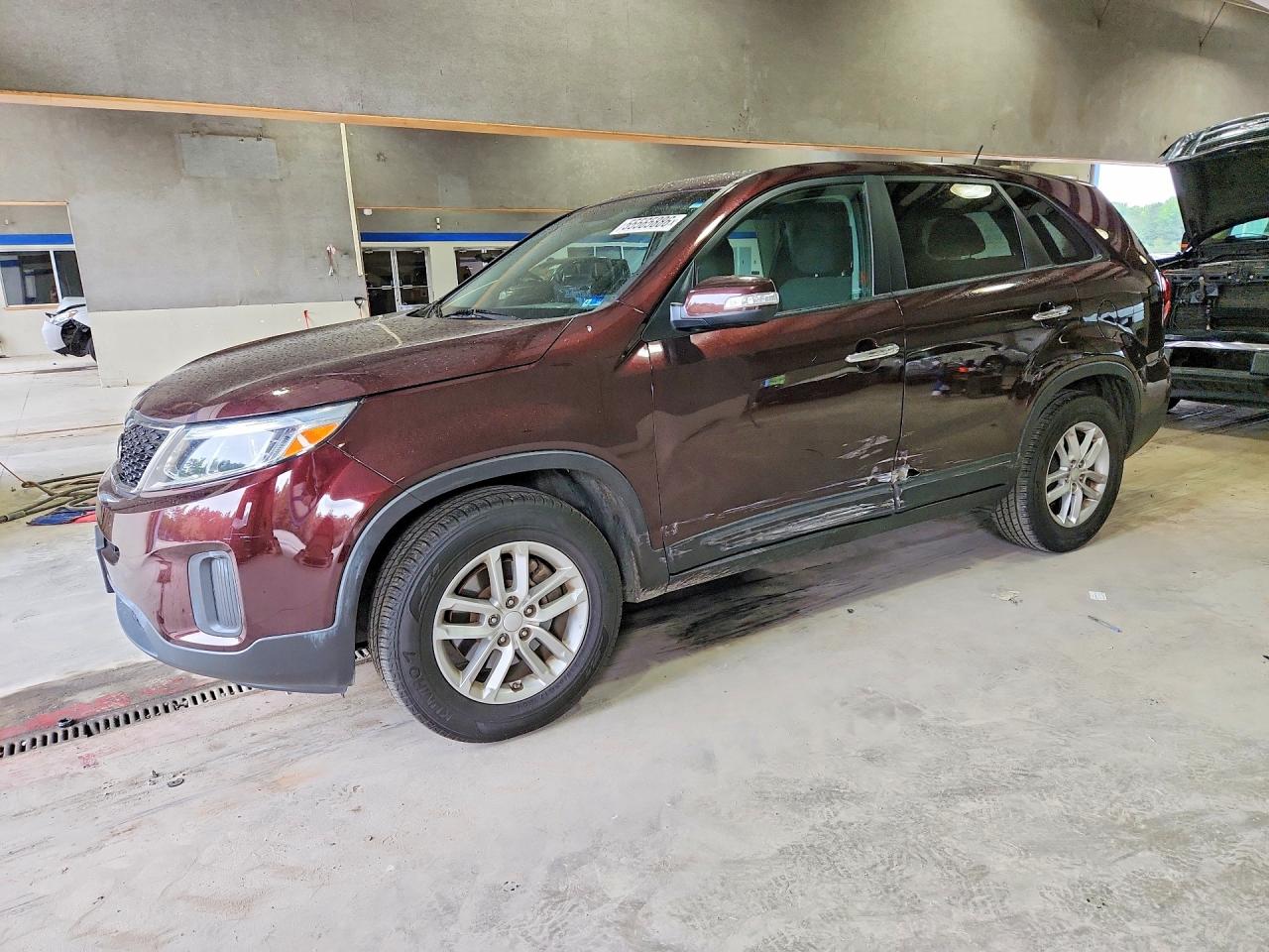 Salvage Kia Sorento Image