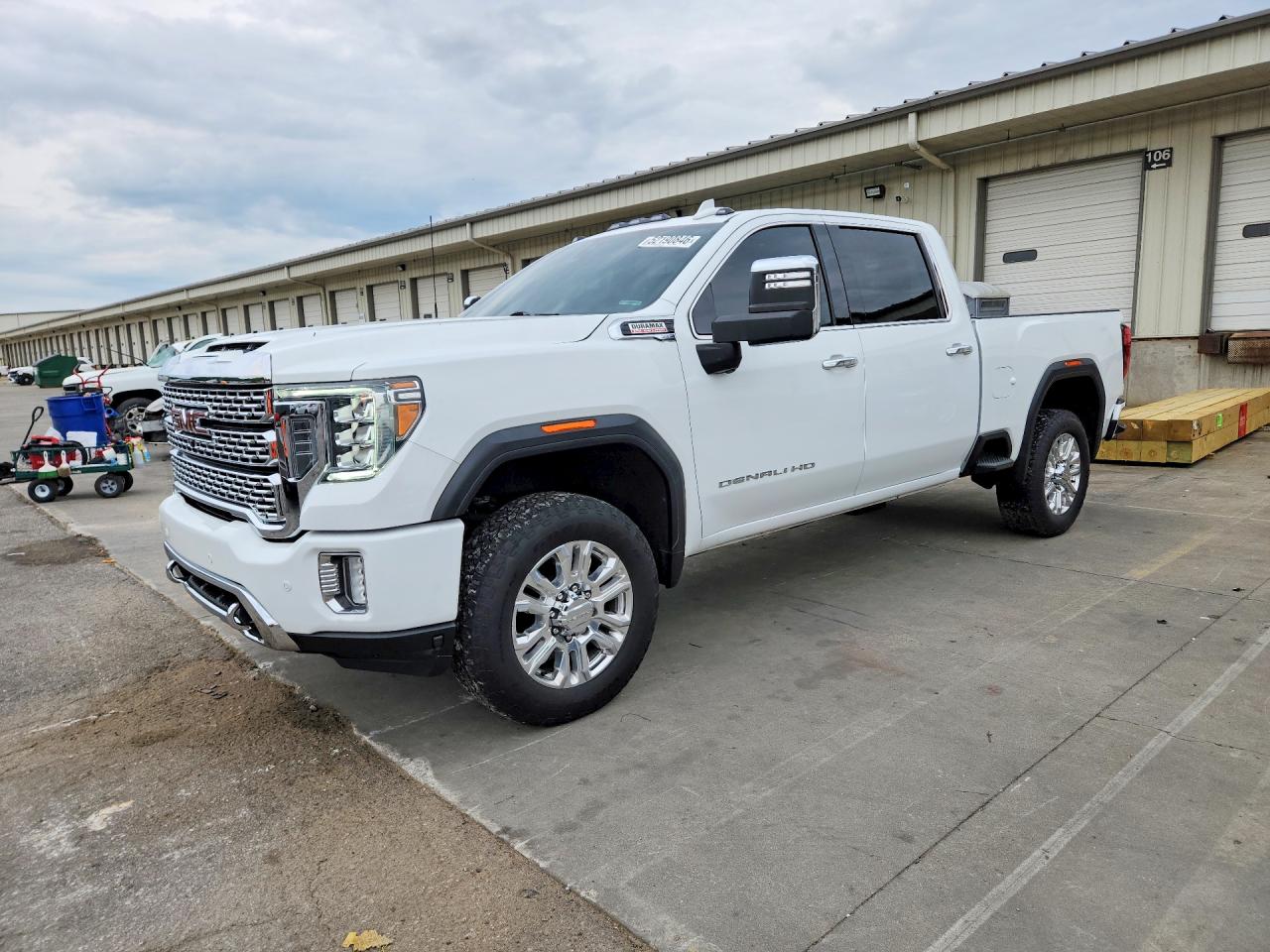 Salvage GMC Sierra Image