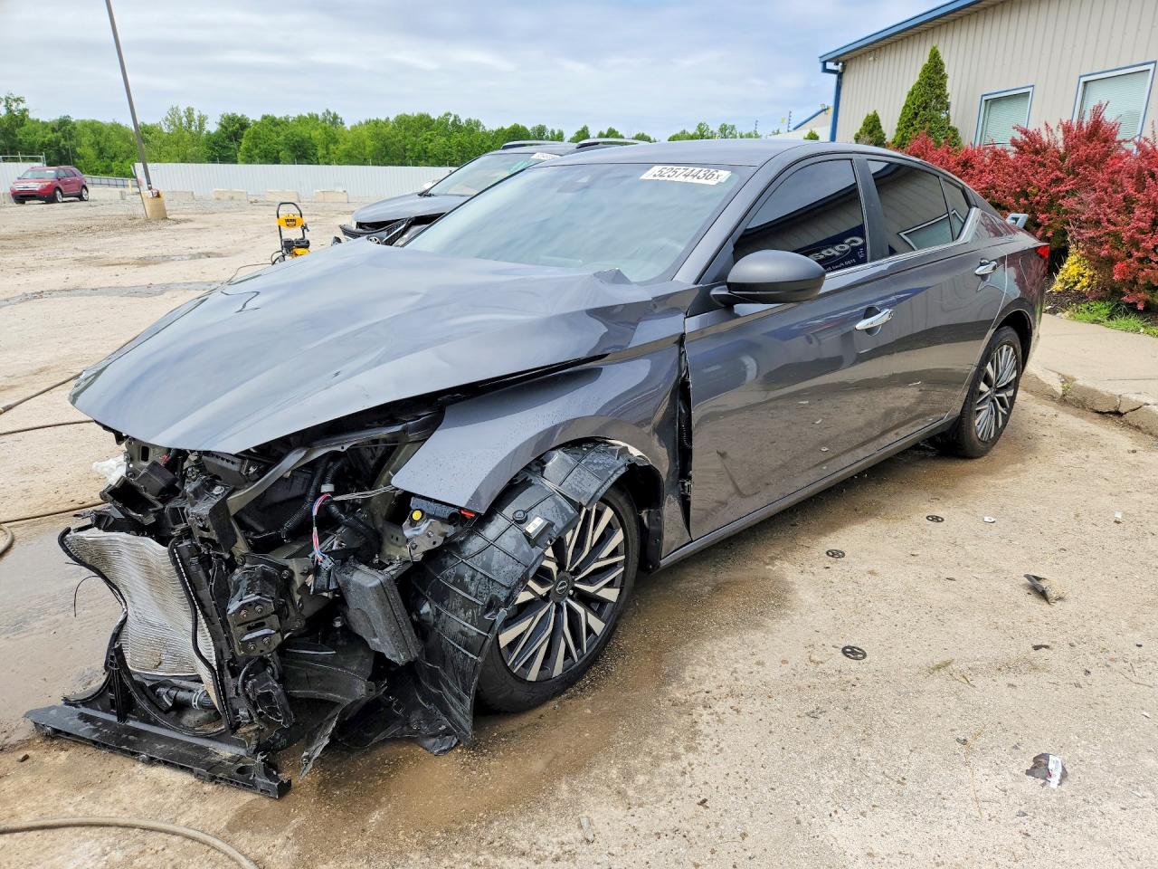 Salvage Nissan Altima Image