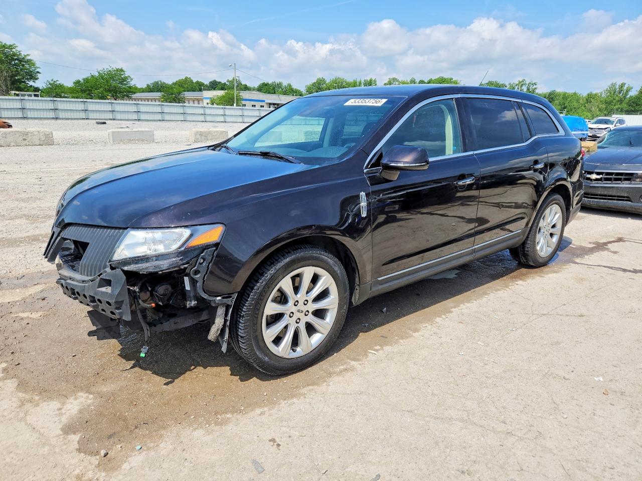 Salvage Lincoln MKT Image