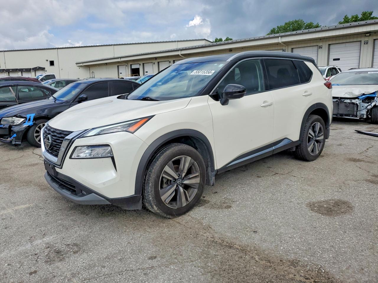 Salvage Nissan Rogue Image