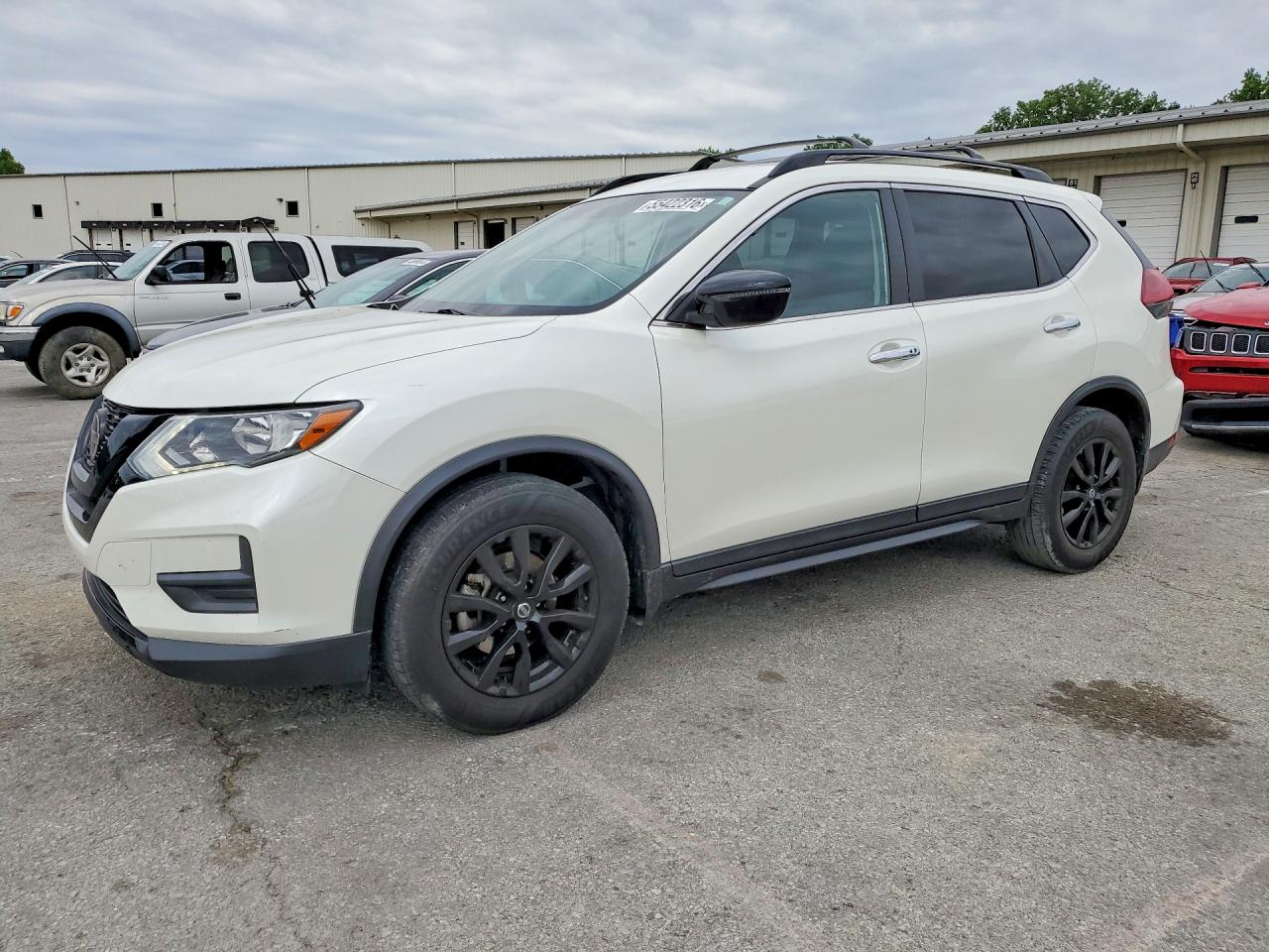 Salvage Nissan Rogue Image