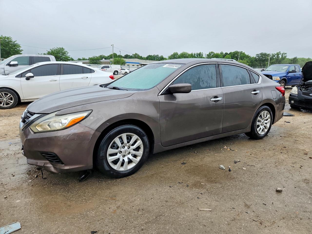 Salvage Nissan Altima Image