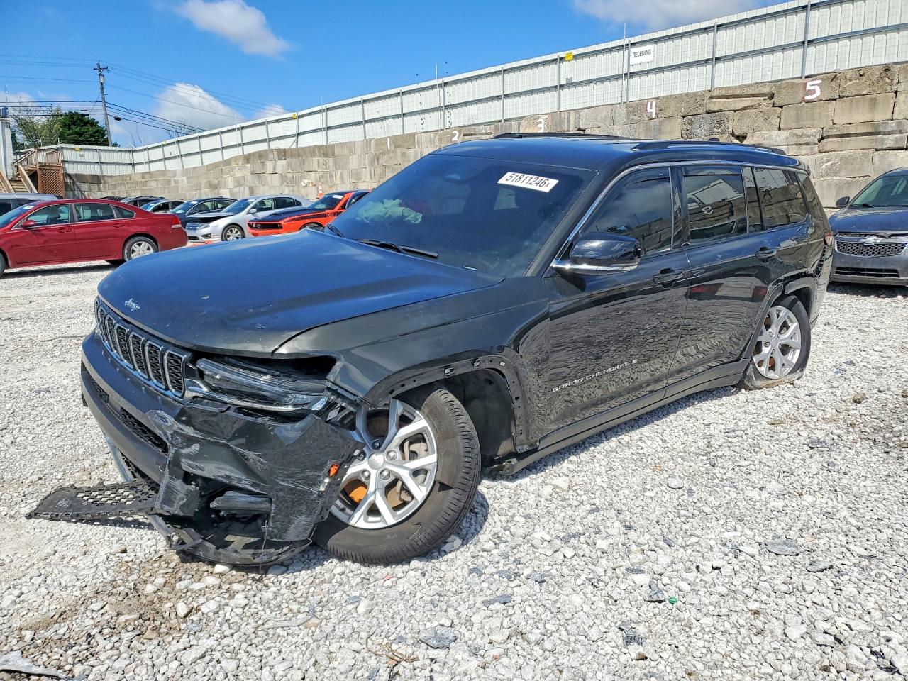 Salvage Jeep Cherokee Image