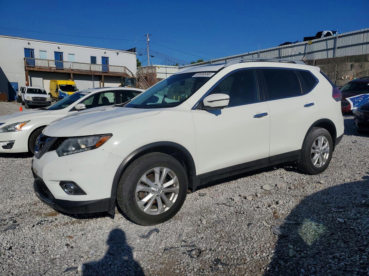 Salvage Nissan Rogue Image