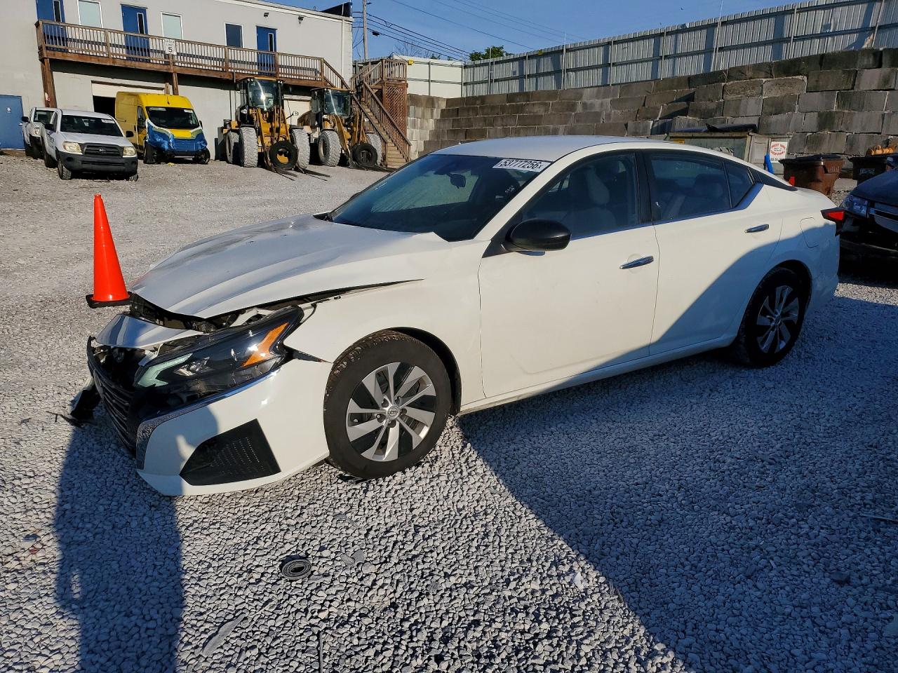 Salvage Nissan Altima Image