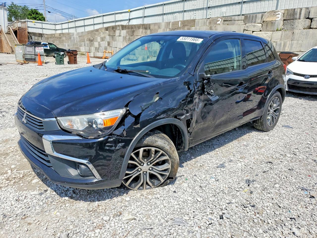 Salvage Mitsubishi Outlander Image