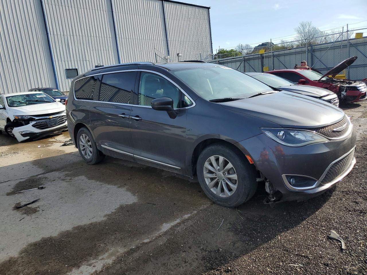 Chrysler Pacifica Touring L