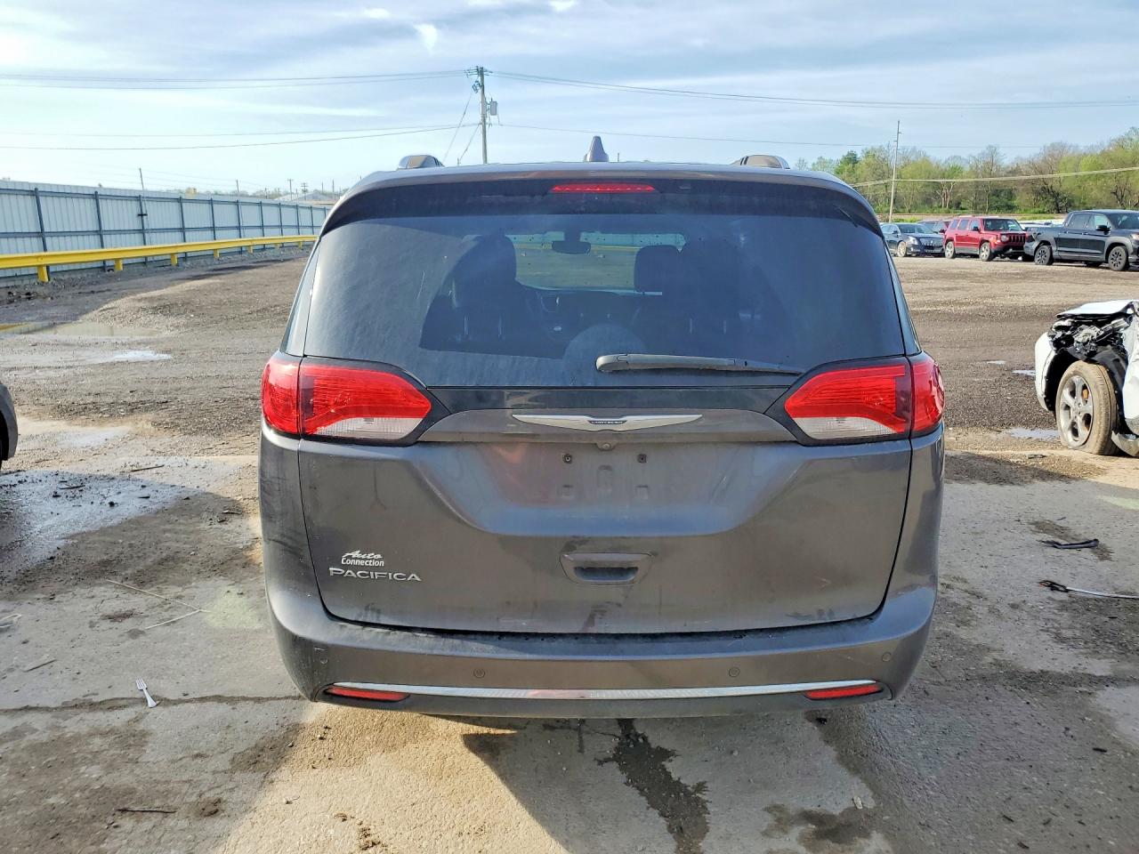 Chrysler Pacifica Touring L