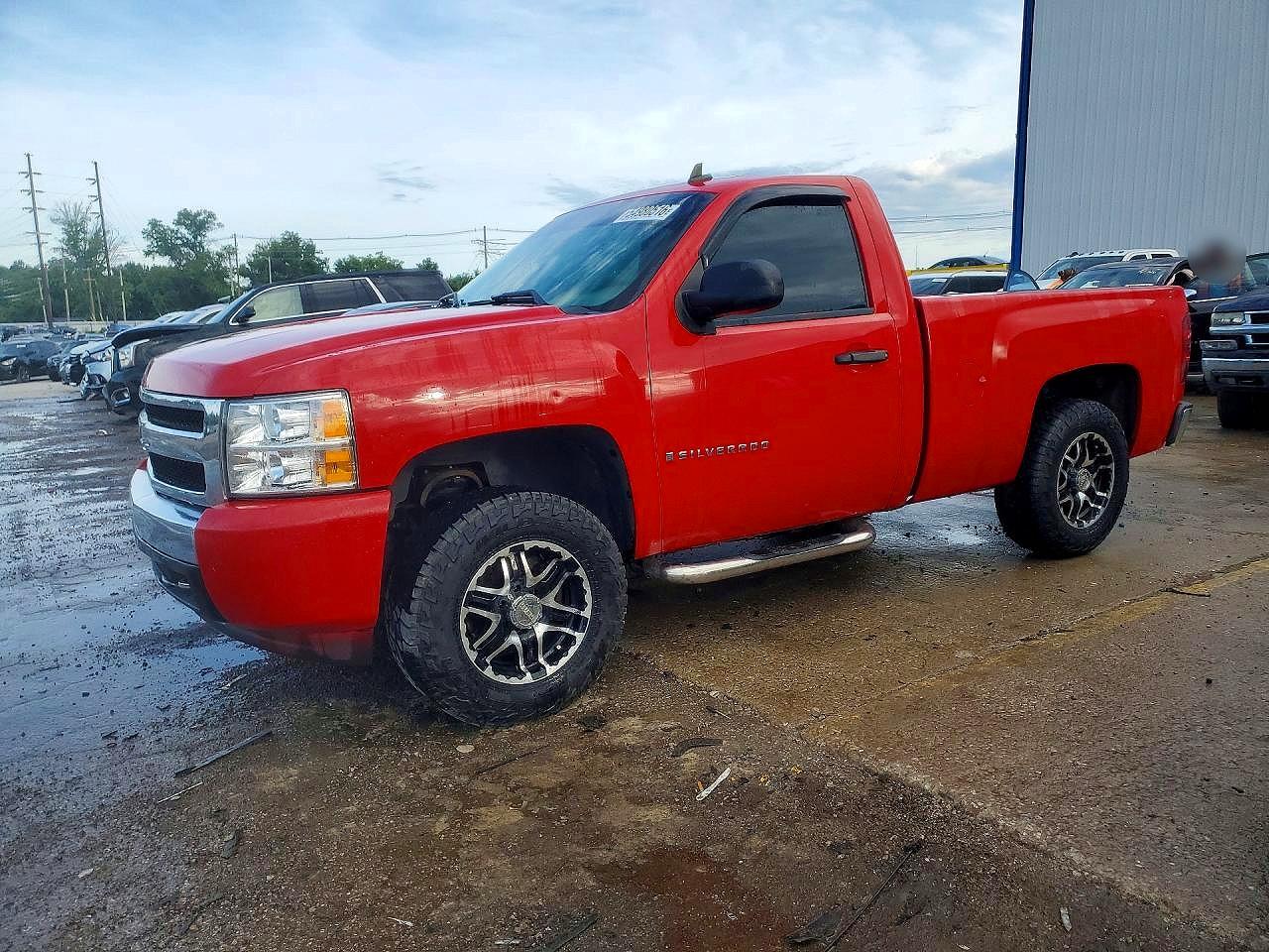 Salvage Chevrolet Silverado Image