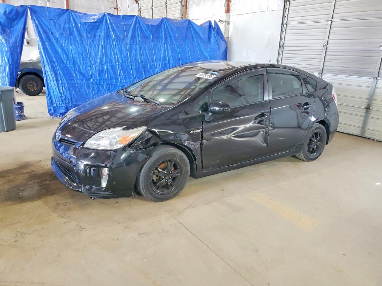Salvage Toyota Prius Image