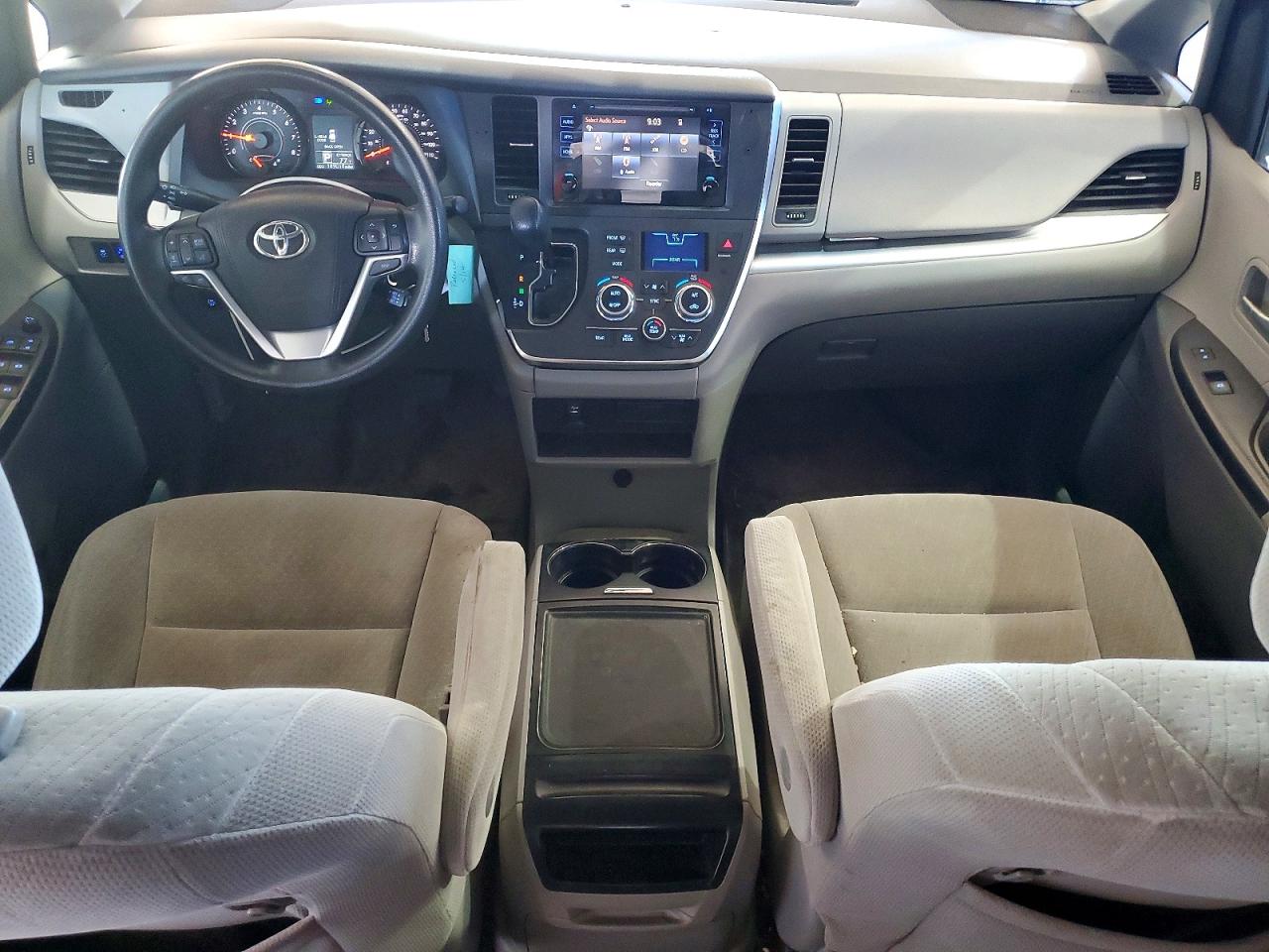 Toyota Sienna Le