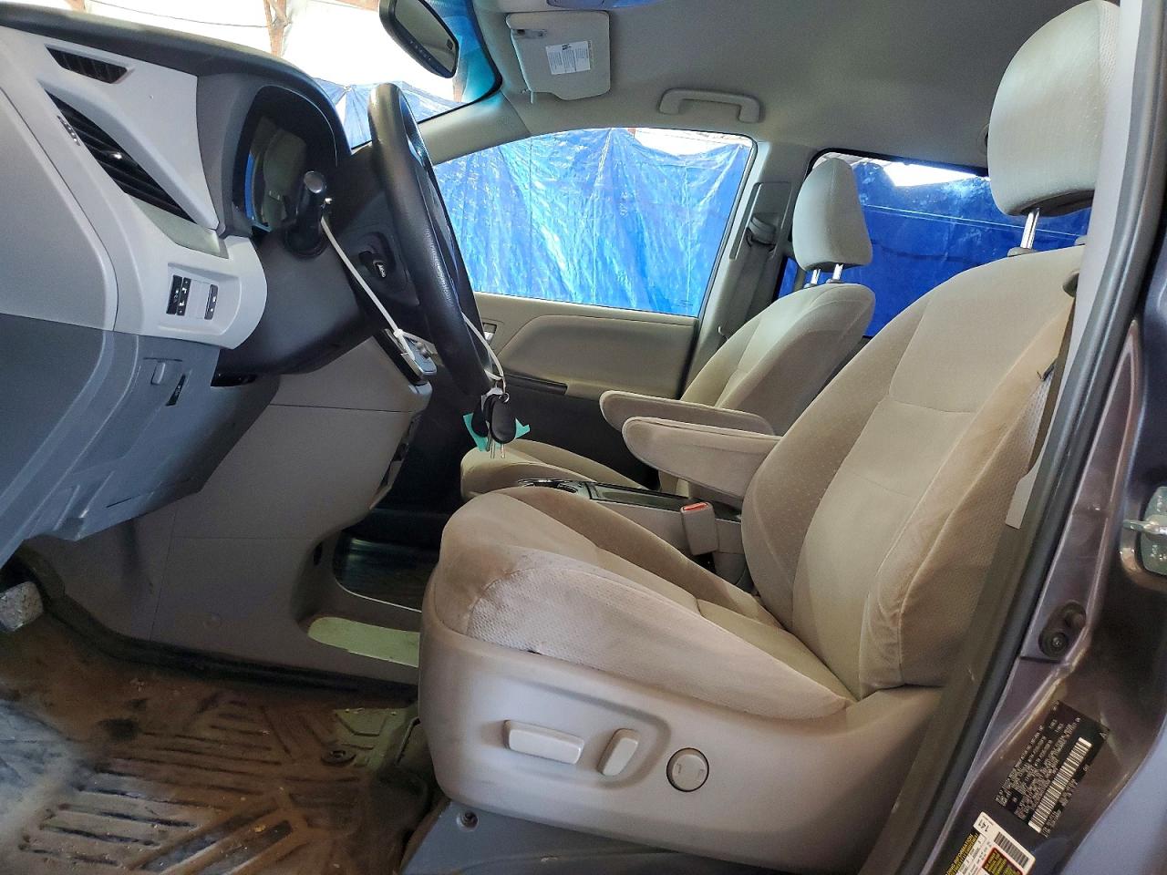 Toyota Sienna Le