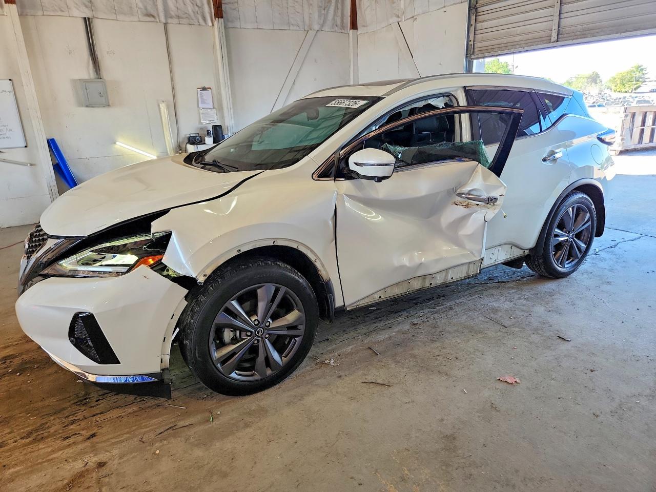 Salvage Nissan Murano Image