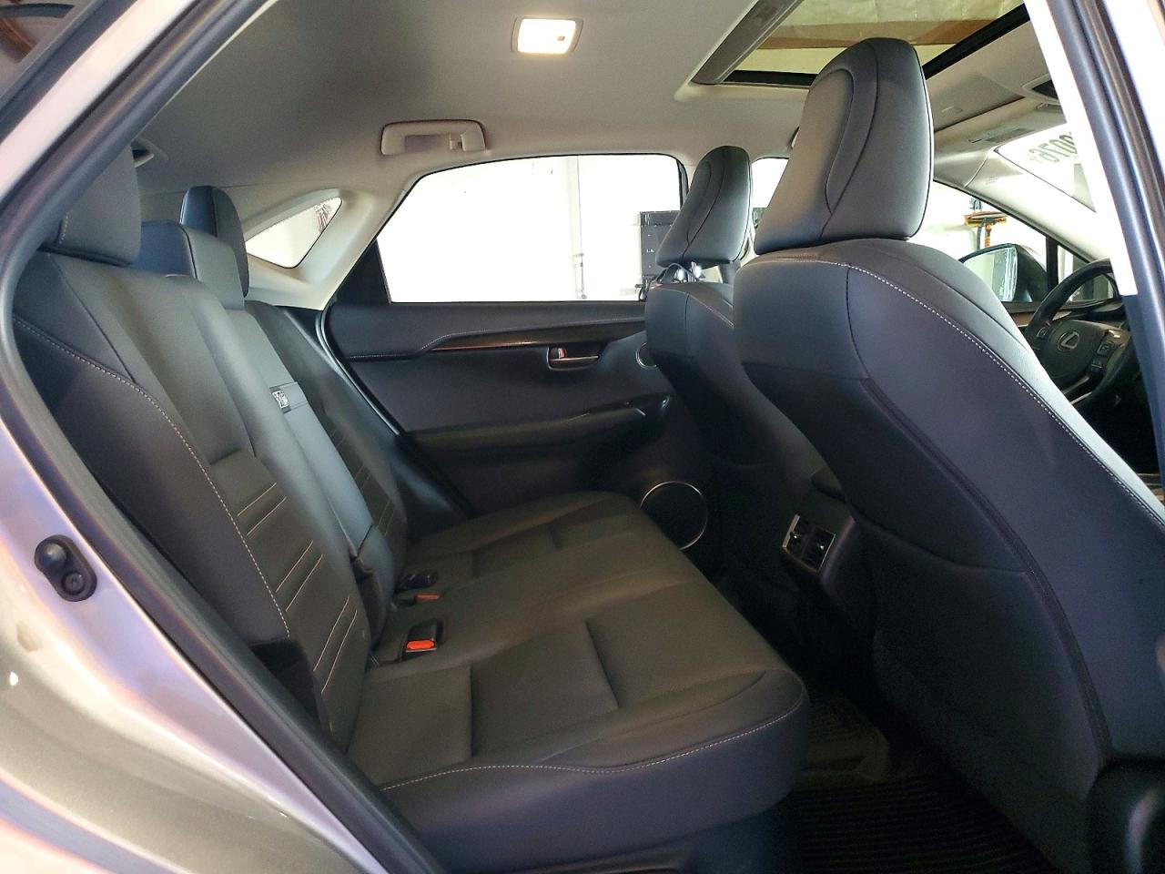Lexus NX Base