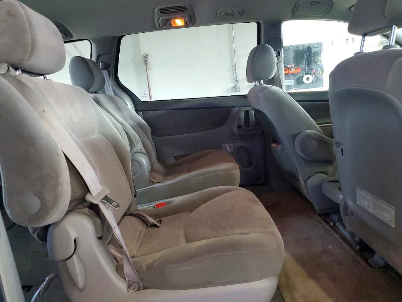 Toyota Sienna Le