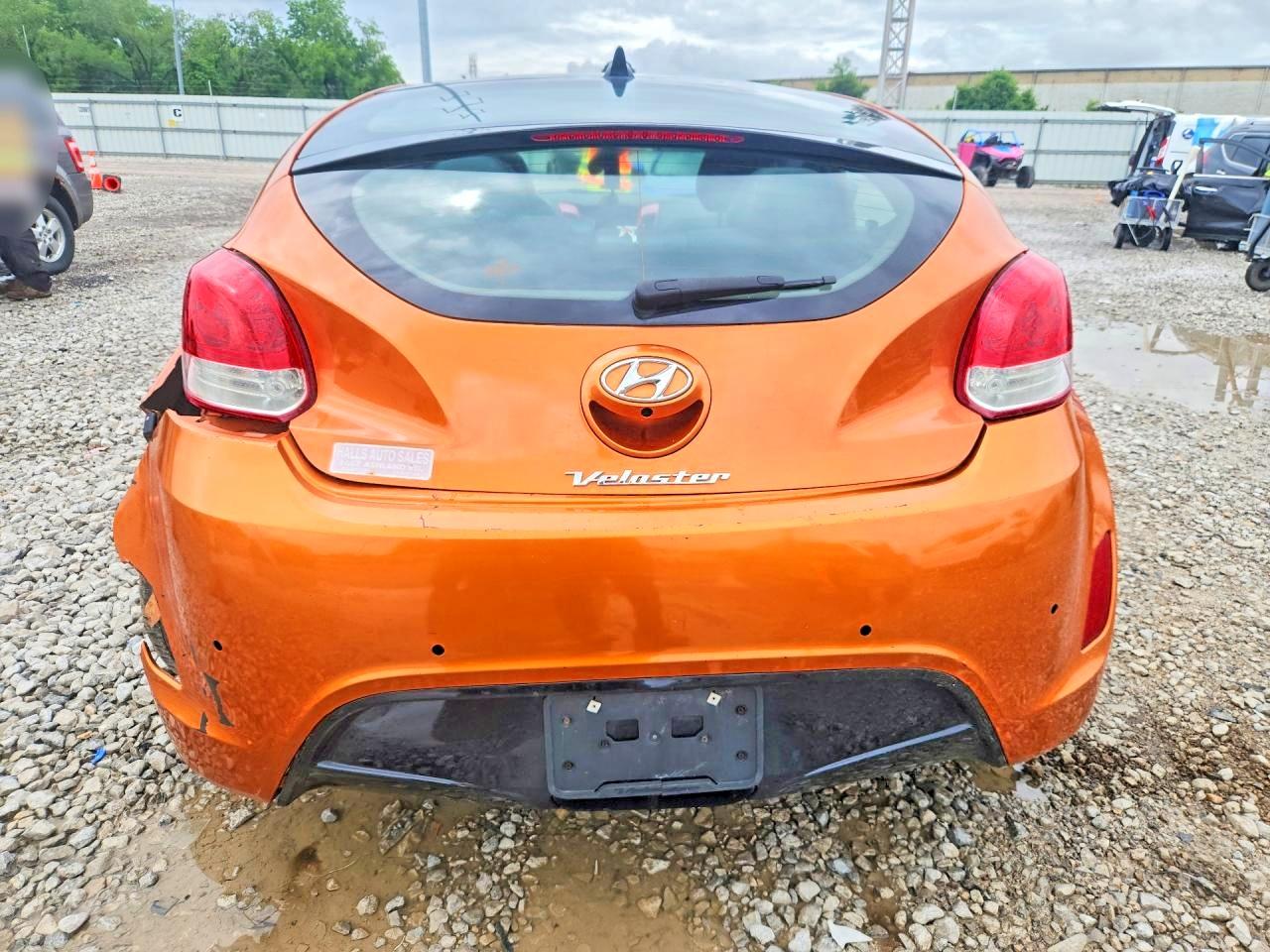 Hyundai VELOSTER Base