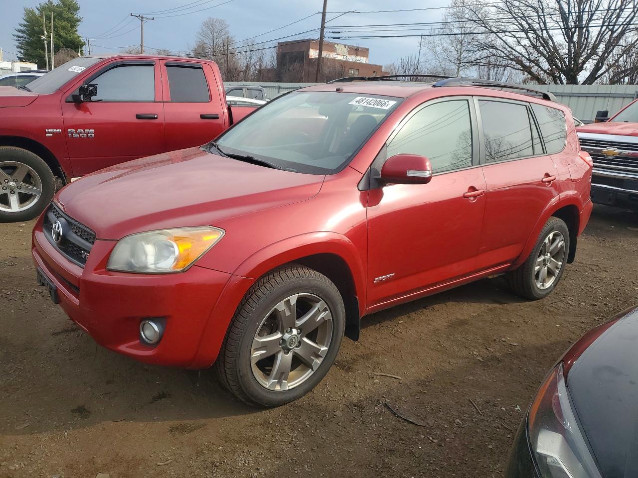 Salvage Toyota RAV4 Image