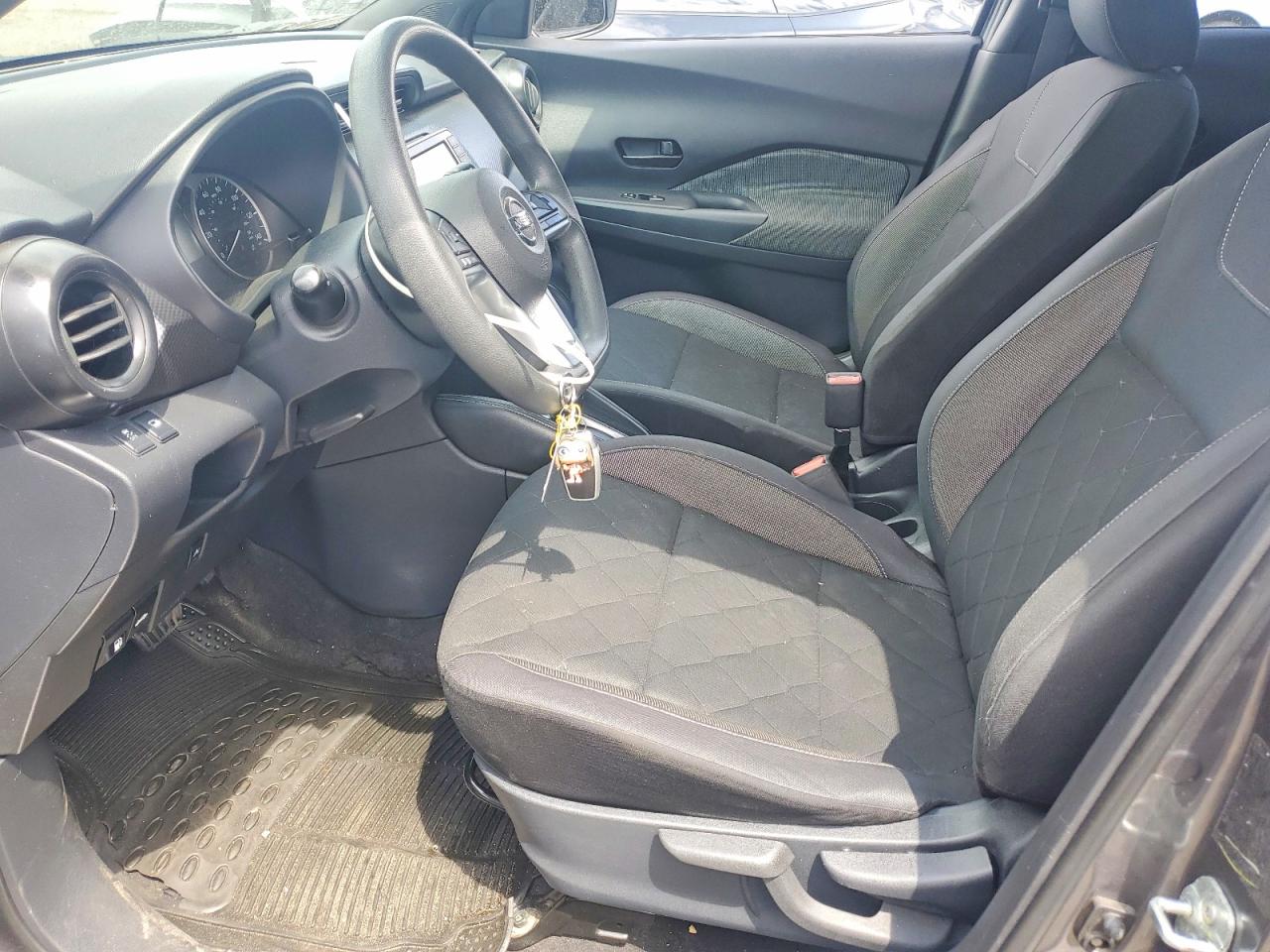 Nissan Kicks S