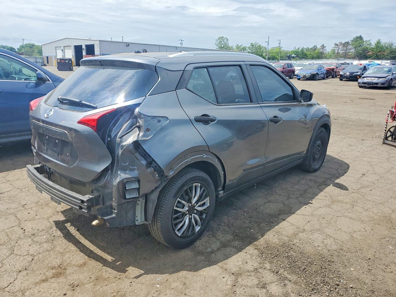 Nissan Kicks S