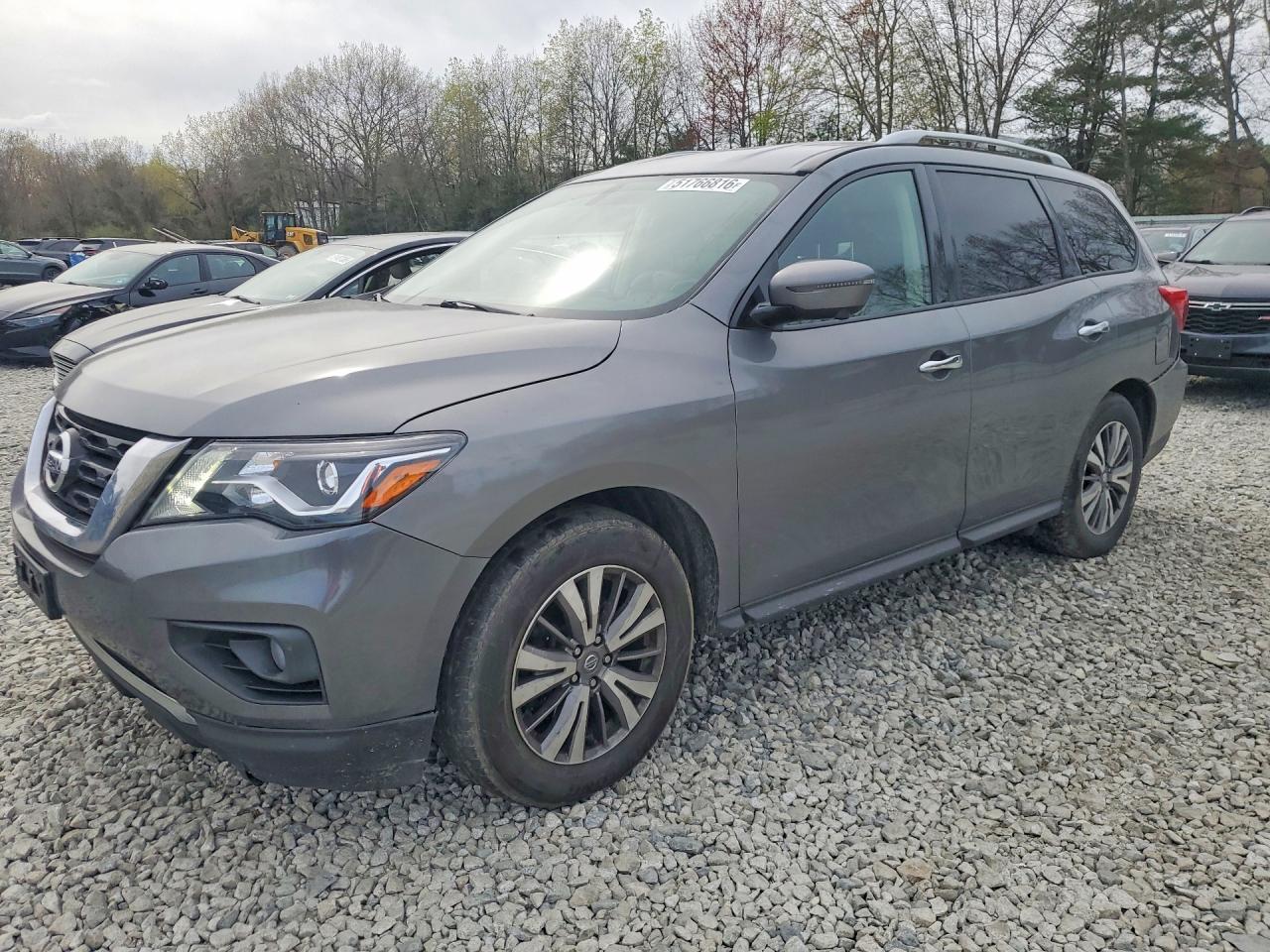 Salvage Nissan Pathfinder Image