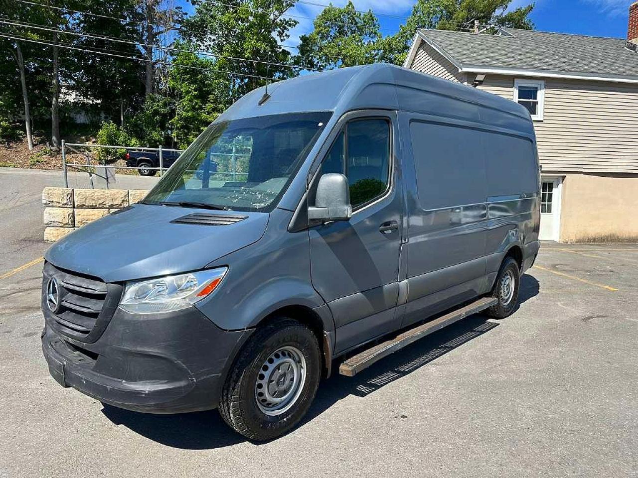 Salvage Mercedes-Benz Sprinter Image