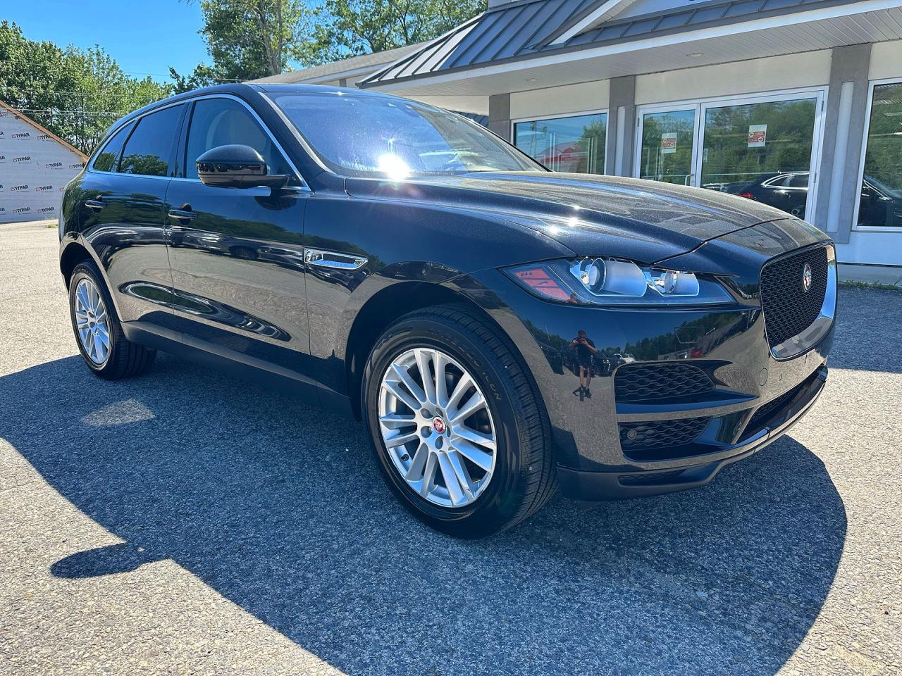 Salvage Jaguar F-PACE Image