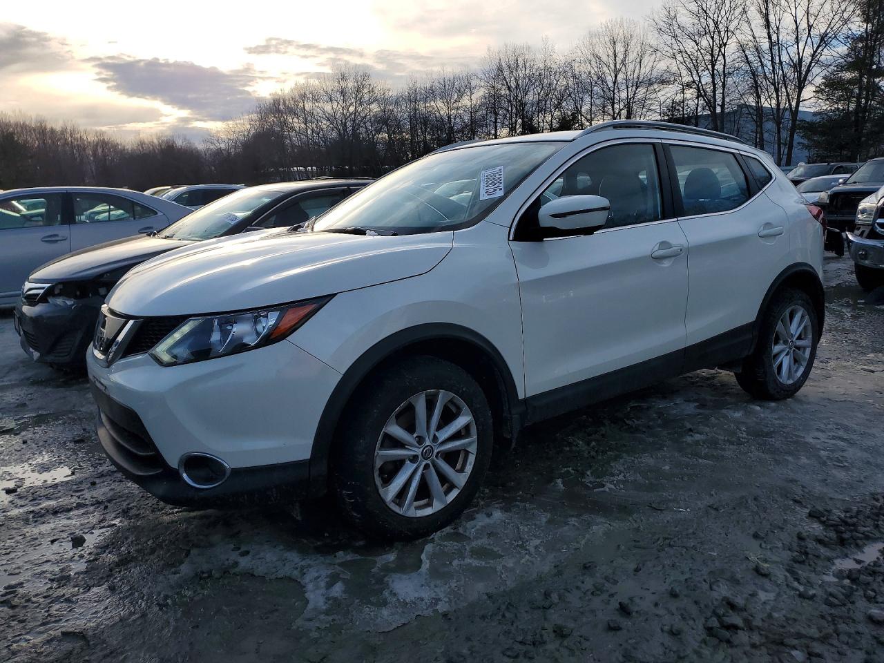 Salvage Nissan Rogue Image
